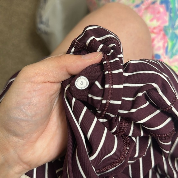 EUC Lululemon Maroon & White Athletic Cropped Leggings size 8 - Picture 5 of 5